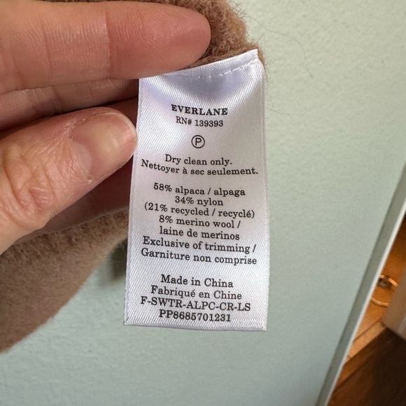 Everlane | the Alpaca Crew Sweater FLAW - Picture 5 of 11